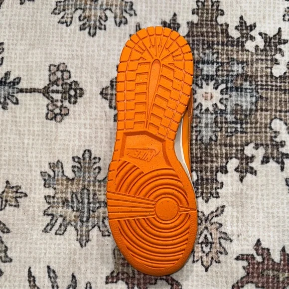 Nike Dunks ‘Magma’ - Picture 3 of 3